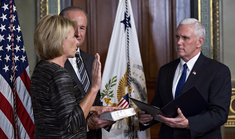 Devos-swearing-in-web